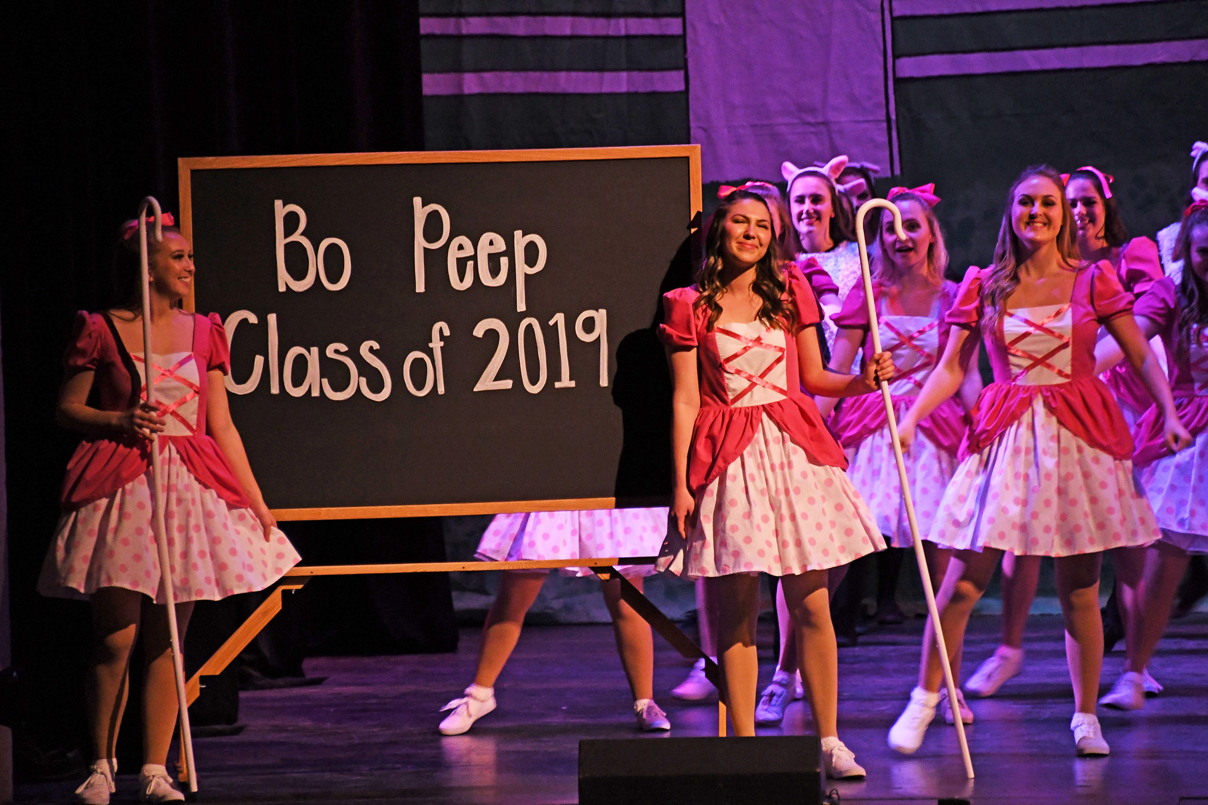 Sing 2019 Theta Pic